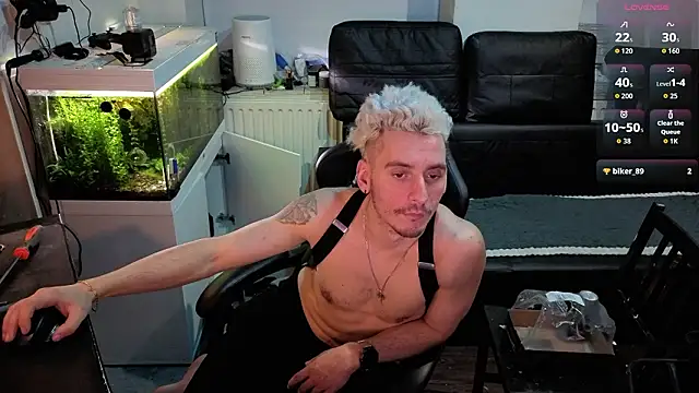 Snapshot of Rayzel_White chatting on February 2, 2026, 9:24 pm Rayzel White online show from February 2, 2026, 9:24 pm