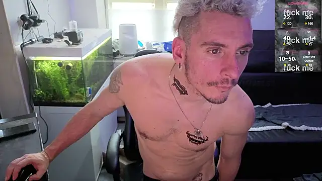 Snapshot of Rayzel_White chatting on February 6, 2026, 2:31 pm Rayzel White online show from February 6, 2026, 2:31 pm