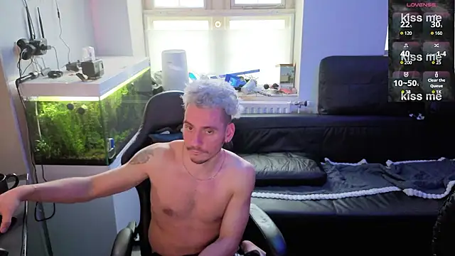 Snapshot of Rayzel_White chatting on February 8, 2026, 2:42 pm Rayzel White online show from February 8, 2026, 2:42 pm