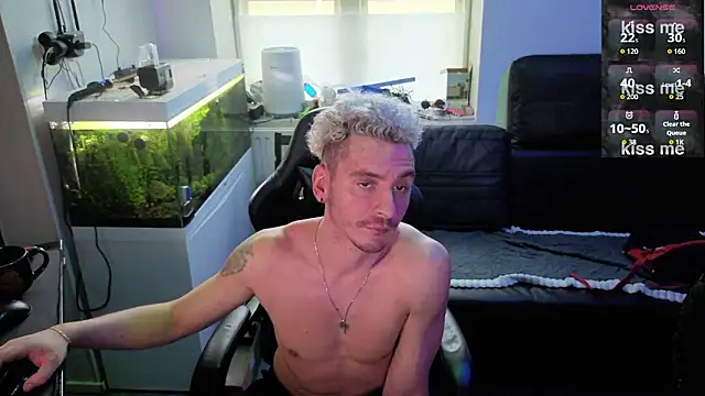 Snapshot of Rayzel_White chatting on February 10, 2026, 3:16 pm Rayzel White online show from February 10, 2026, 3:16 pm