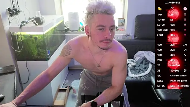 Snapshot of Rayzel_White chatting on February 16, 2026, 1:18 pm Rayzel White online show from February 16, 2026, 1:18 pm