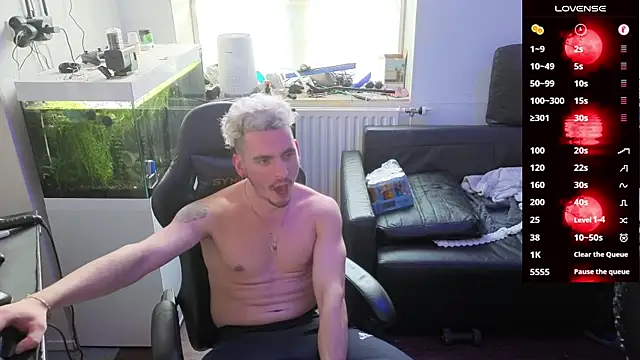 Snapshot of Rayzel_White chatting on February 19, 2026, 12:34 pm Rayzel White online show from February 19, 2026, 12:34 pm