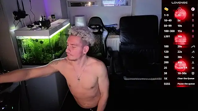 Snapshot of Rayzel_White chatting on February 21, 2026, 11:17 pm Rayzel White online show from February 21, 2026, 11:17 pm