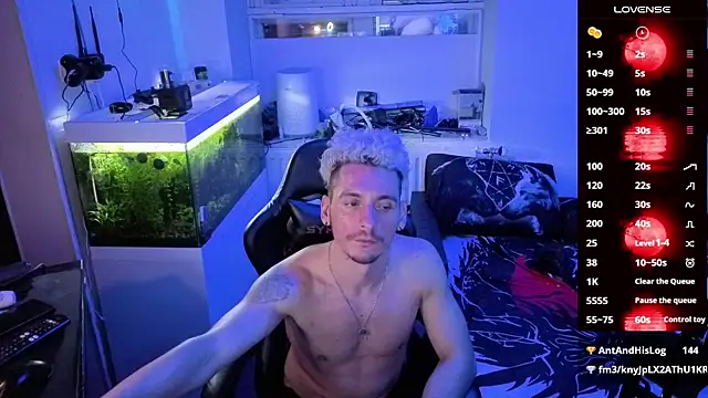 Snapshot of Rayzel_White chatting on February 24, 2026, 1:58 am Rayzel White online show from February 24, 2026, 1:58 am