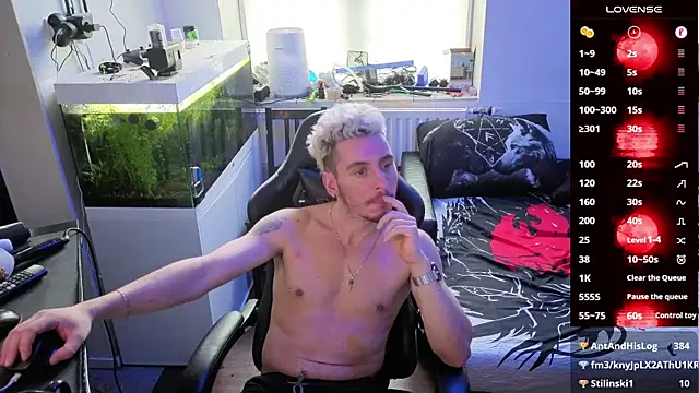 Snapshot of Rayzel_White chatting on February 24, 2026, 2:04 pm Rayzel White online show from February 24, 2026, 2:04 pm