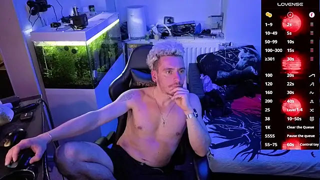 Snapshot of Rayzel_White chatting on February 25, 2026, 10:19 pm Rayzel White online show from February 25, 2026, 10:19 pm