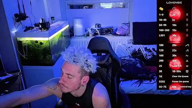 Snapshot of Rayzel_White chatting on March 1, 2026, 10:01 pm Rayzel White online show from March 1, 2026, 10:01 pm