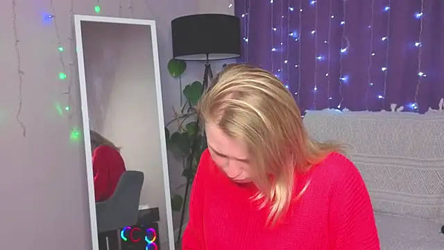 Snapshot of Sweet_M1la chatting on February 2, 2026, 4:55 am Sweet M1la online show from February 2, 2026, 4:55 am