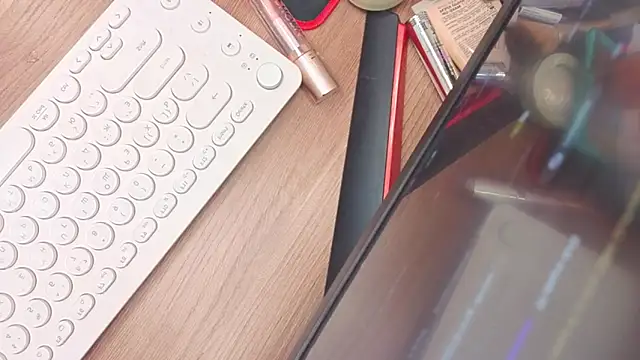 Snapshot of Sweet_M1la chatting on February 5, 2026, 11:15 am Sweet M1la online show from February 5, 2026, 11:15 am