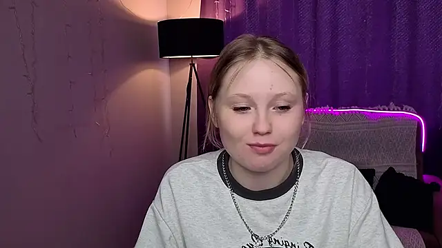 Snapshot of Sweet_M1la chatting on February 28, 2026, 10:27 am Sweet M1la online show from February 28, 2026, 10:27 am