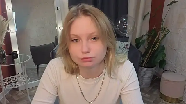 Snapshot of Sweet_M1la chatting on March 1, 2026, 11:45 am Sweet M1la online show from March 1, 2026, 11:45 am