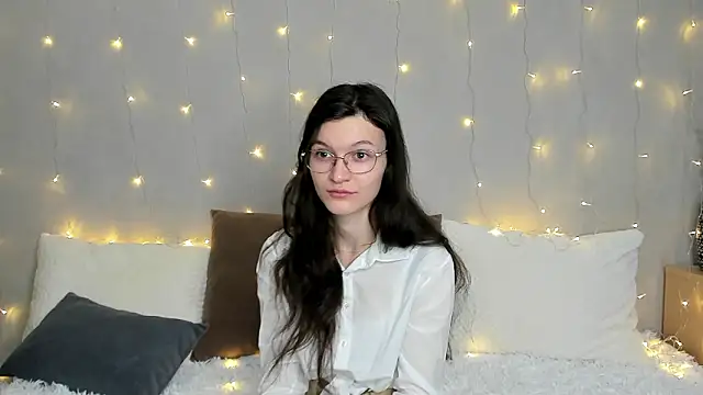 Snapshot of ThoraMarola chatting on February 3, 2026, 4:43 am ThoraMarola online show from February 3, 2026, 4:43 am