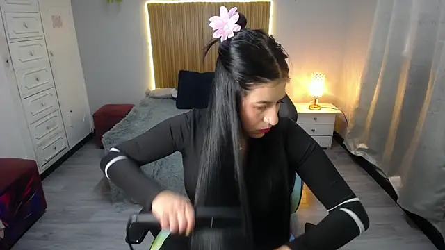 Snapshot of keileen_luna chatting on March 4, 2026, 12:44 pm keileen luna online show from March 4, 2026, 12:44 pm