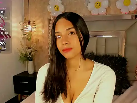 Snapshot of Estrellaa_1 chatting on February 10, 2026, 12:48 am Estrellaa 1 online show from February 10, 2026, 12:48 am