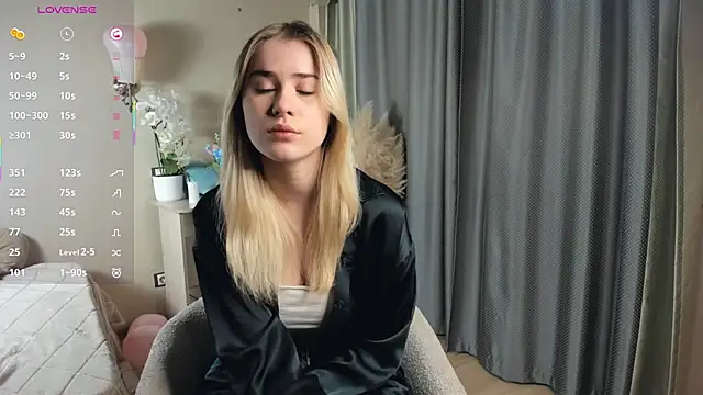 Snapshot of LuanaFincel chatting on February 17, 2026, 1:02 am LuanaFincel online show from February 17, 2026, 1:02 am