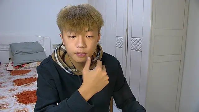 Snapshot of Chocolates-001 chatting on February 4, 2026, 10:54 am Chocolates-001 online show from February 4, 2026, 10:54 am