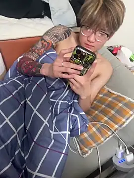 Snapshot of Chocolates-001 chatting on February 6, 2026, 8:45 pm Chocolates-001 online show from February 6, 2026, 8:45 pm