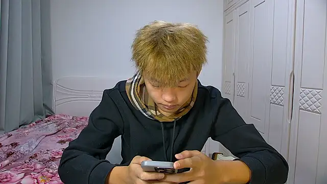 Snapshot of Chocolates-001 chatting on February 8, 2026, 10:51 am Chocolates-001 online show from February 8, 2026, 10:51 am