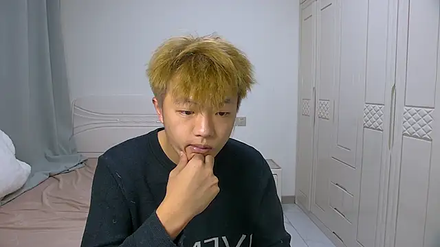 Snapshot of Chocolates-001 chatting on February 18, 2026, 11:17 am Chocolates-001 online show from February 18, 2026, 11:17 am