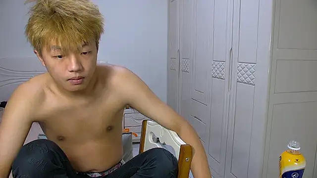 Snapshot of Chocolates-001 chatting on February 19, 2026, 5:14 am Chocolates-001 online show from February 19, 2026, 5:14 am