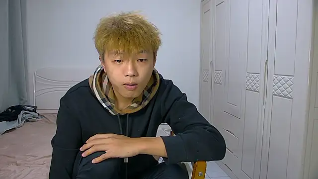 Snapshot of Chocolates-001 chatting on February 20, 2026, 11:11 am Chocolates-001 online show from February 20, 2026, 11:11 am