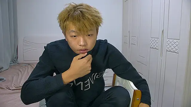 Snapshot of Chocolates-001 chatting on February 23, 2026, 11:18 am Chocolates-001 online show from February 23, 2026, 11:18 am