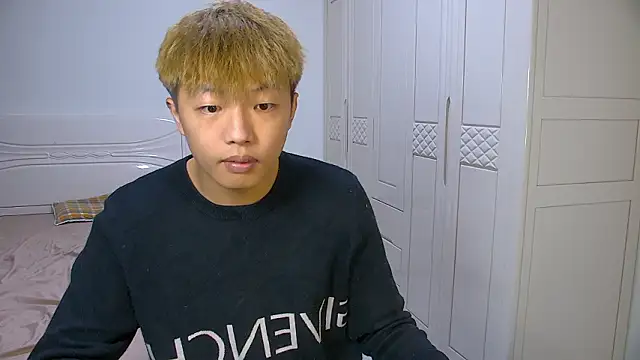 Snapshot of Chocolates-001 chatting on March 7, 2026, 11:40 am Chocolates-001 online show from March 7, 2026, 11:40 am