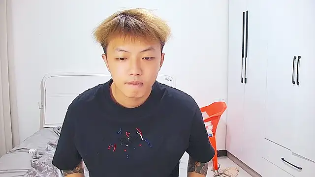 Snapshot of Chocolates-001 chatting on June 11, 2026, 3:54 pm Chocolates-001 online show from June 11, 2026, 3:54 pm