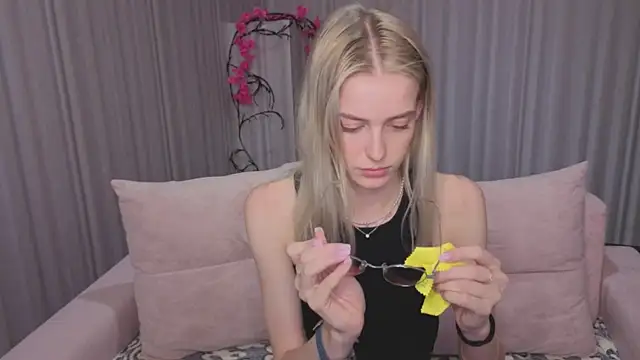 kittie like18 online show from July 14, 2026, 12:24 am