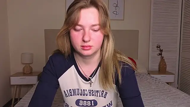 Snapshot of VladaHotxx chatting on January 13, 2026, 11:10 pm VladaHotxx online show from January 13, 2026, 11:10 pm