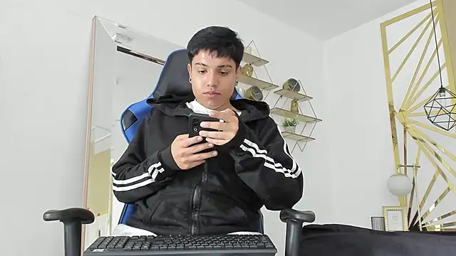 Snapshot of ANDYBABE_VC chatting on January 15, 2026, 12:10 pm ANDYBABE VC online show from January 15, 2026, 12:10 pm