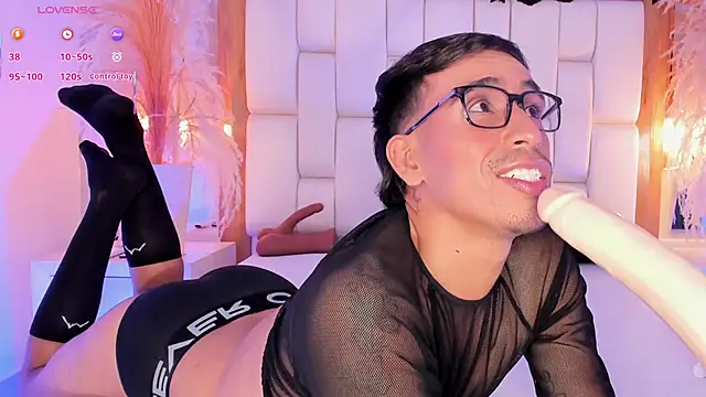 Mr aronnn  online show from February 8, 2026, 1:53 am