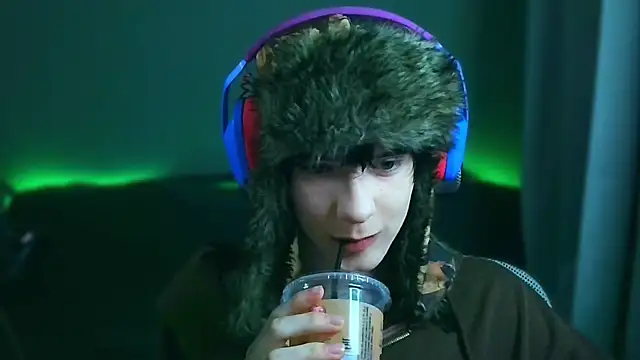 LeonBoykisser online show from January 14, 2026, 4:34 pm