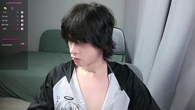 LeonBoykisser online show from February 19, 2026, 10:39 pm