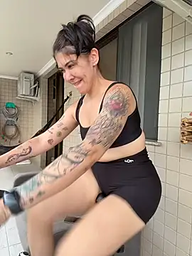 Snapshot of LivA89 chatting on February 18, 2026, 7:32 pm LivA89 online show from February 18, 2026, 7:32 pm