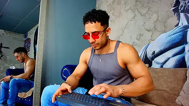 Snapshot of Vans_Ross chatting on June 19, 2026, 2:10 pm Vans Ross online show from June 19, 2026, 2:10 pm