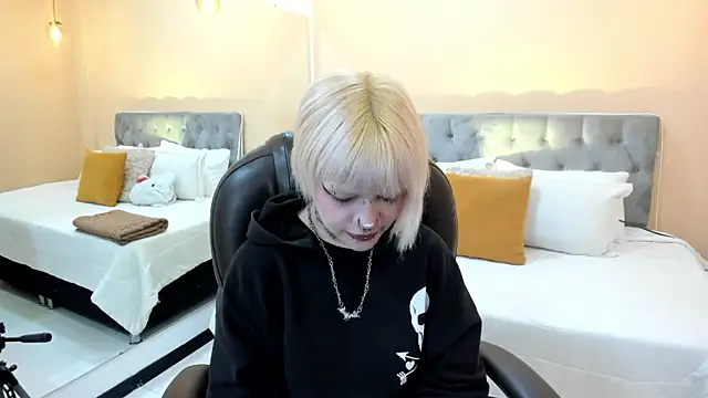 Bela Craxkerr online show from March 21, 2026, 1:16 pm