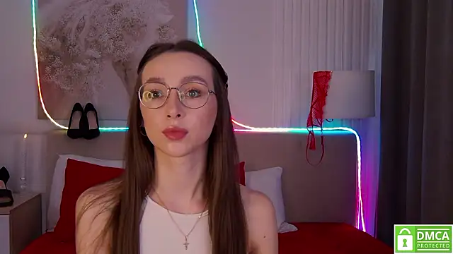 Snapshot of Emily_Simon chatting on February 6, 2026, 5:23 am Emily Simon online show from February 6, 2026, 5:23 am