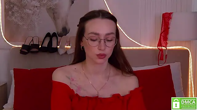 Snapshot of Emily_Simon chatting on February 26, 2026, 5:06 am Emily Simon online show from February 26, 2026, 5:06 am