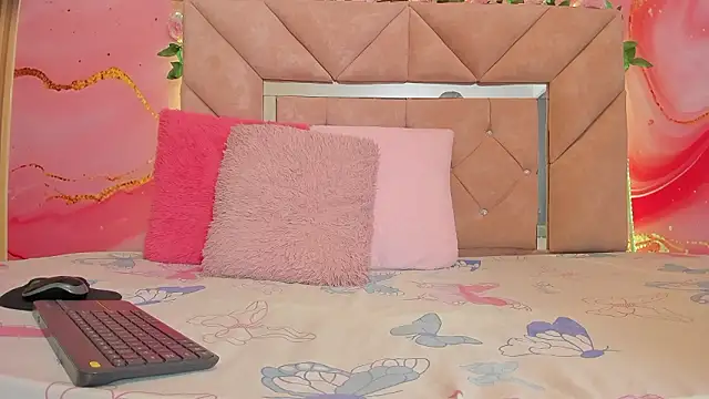 Snapshot of sweet__luna__ chatting on February 2, 2026, 11:09 am sweet luna online show from February 2, 2026, 11:09 am