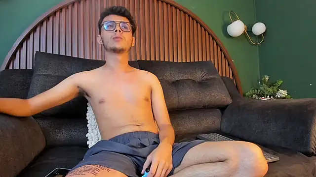 Alhan Twink online show from March 20, 2026, 5:01 am