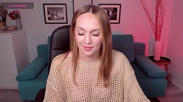 Snapshot of EvieMagical chatting on February 17, 2026, 5:59 am EvieMagical online show from February 17, 2026, 5:59 am