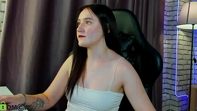 Snapshot of LexiVale chatting on February 10, 2026, 9:13 am LexiVale online show from February 10, 2026, 9:13 am