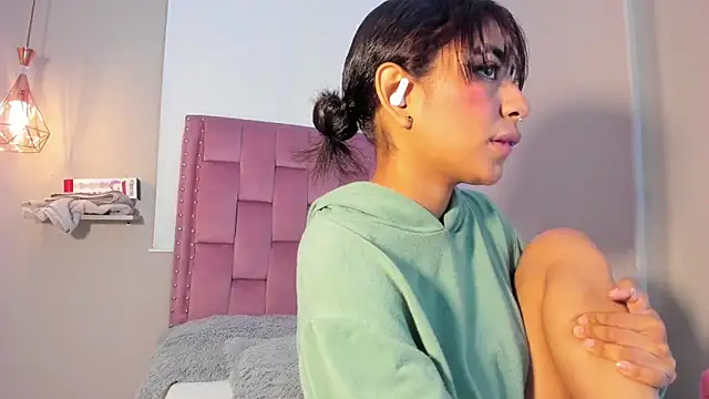 Scarlet Vixen  online show from March 16, 2026, 12:31 pm