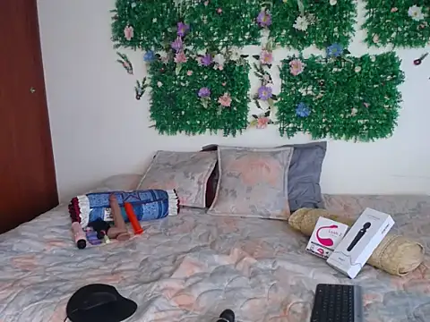 Snapshot of lunitabliss chatting on February 15, 2026, 4:47 pm lunitabliss online show from February 15, 2026, 4:47 pm