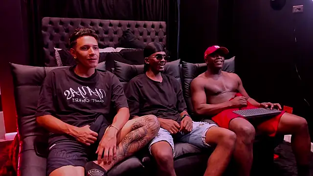 Snapshot of friendslymens chatting on January 19, 2026, 1:48 pm friendslymens online show from January 19, 2026, 1:48 pm