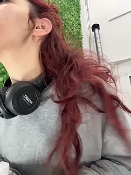 elodie rouge online show from April 4, 2026, 11:51 am