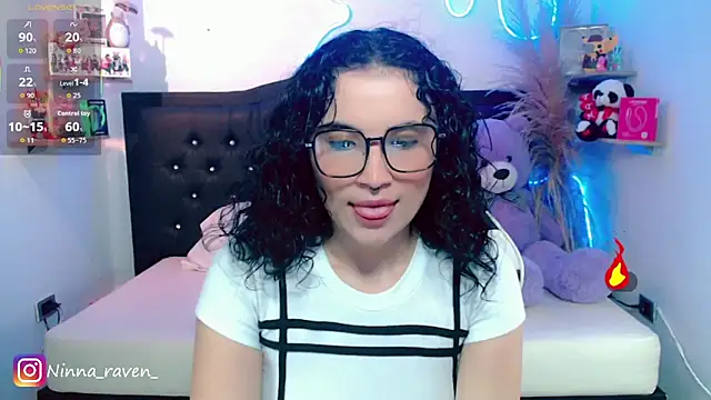 AriaDark online show from May 17, 2026, 11:01 pm