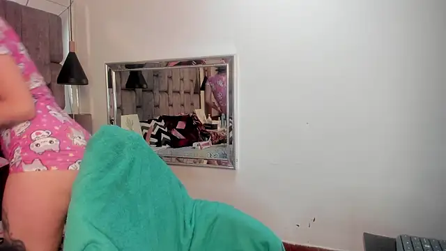 JenniQ69 online show from February 11, 2026, 1:49 pm