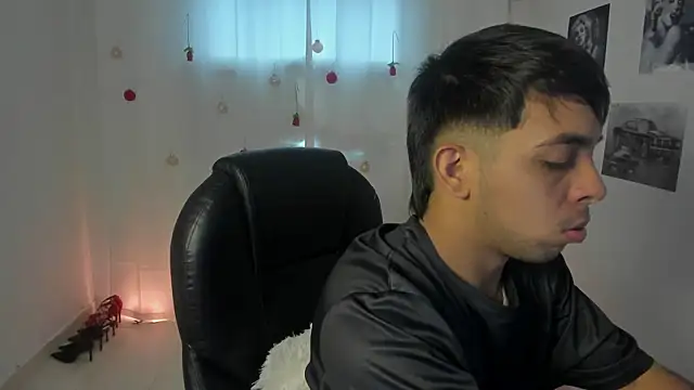 Snapshot of shooting_wilson chatting on February 2, 2026, 6:17 pm shooting wilson online show from February 2, 2026, 6:17 pm